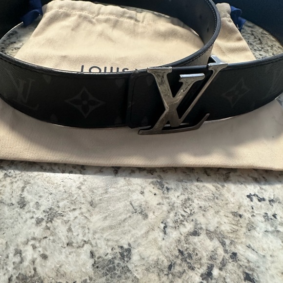 Louis Vuitton Men’s belt Initiales 40 mm reversible - Picture 5 of 6